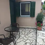 Filoxenia Kontogiannis Апартаменты Lazarata